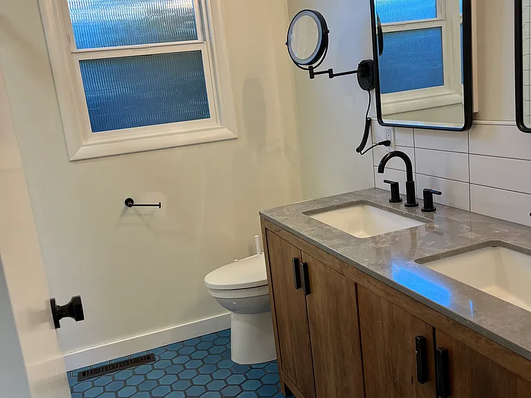 Full Bathroom