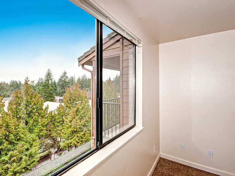 Linden Highlands — Photo 16