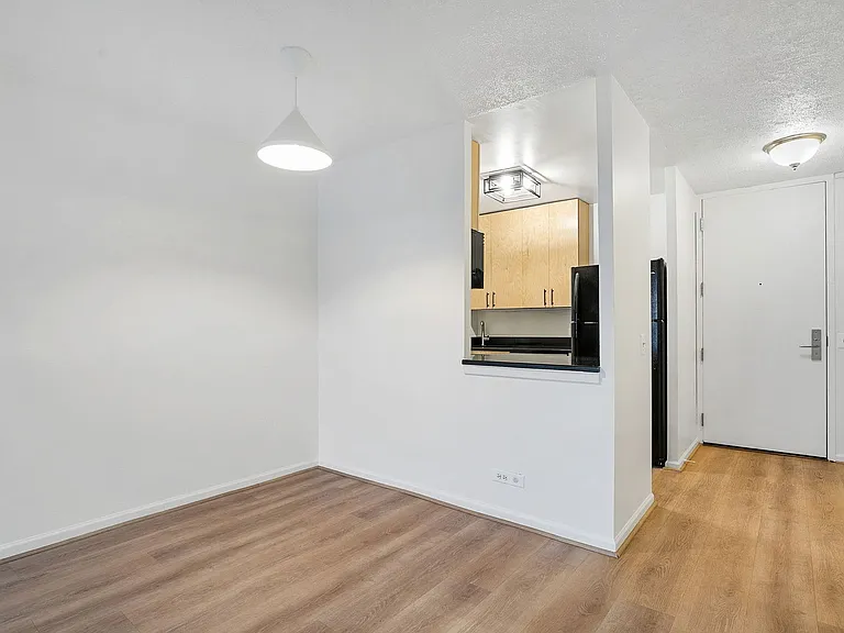 4343 N Clarendon Ave #911 — Photo 7