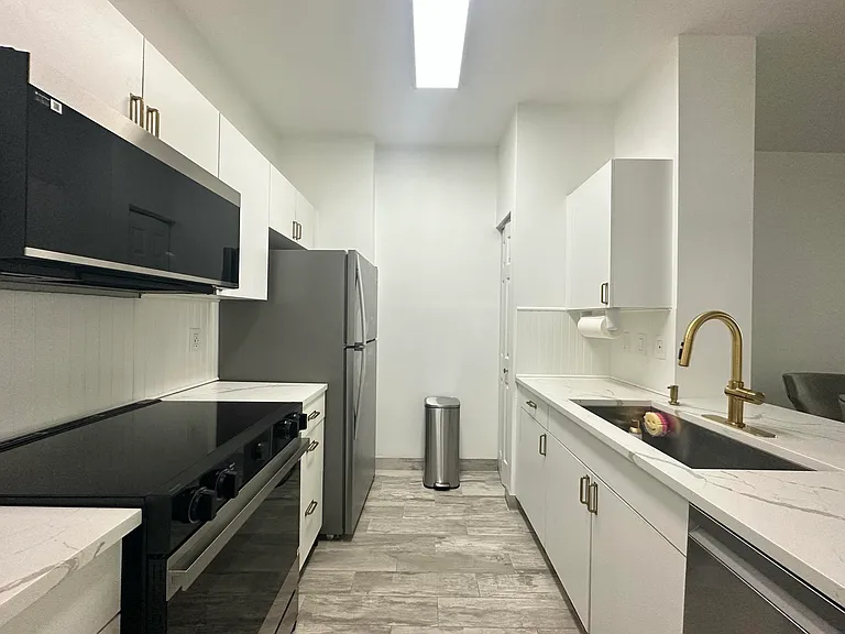 630 Sapodilla Ave #104 — Photo 12