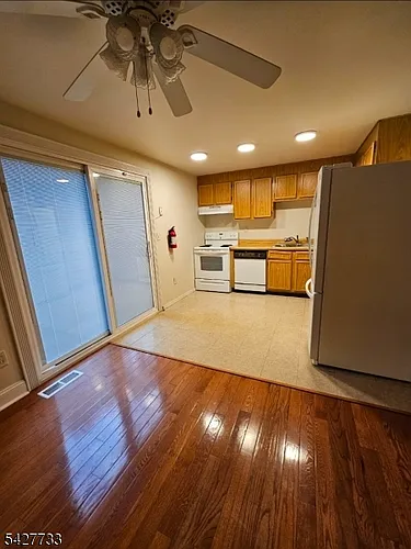 42 High St Photo 1