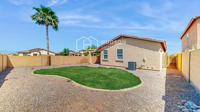 7429 W Saint Catherine Ave — Photo 25