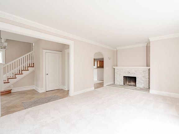 4th image of 250 N Batavia Ave
