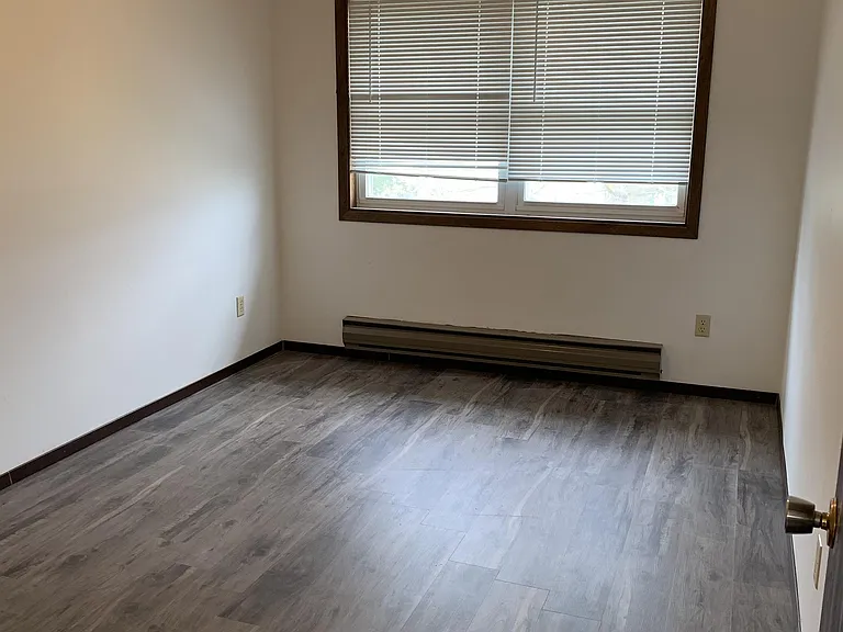 717 Garland St E — Photo 8
