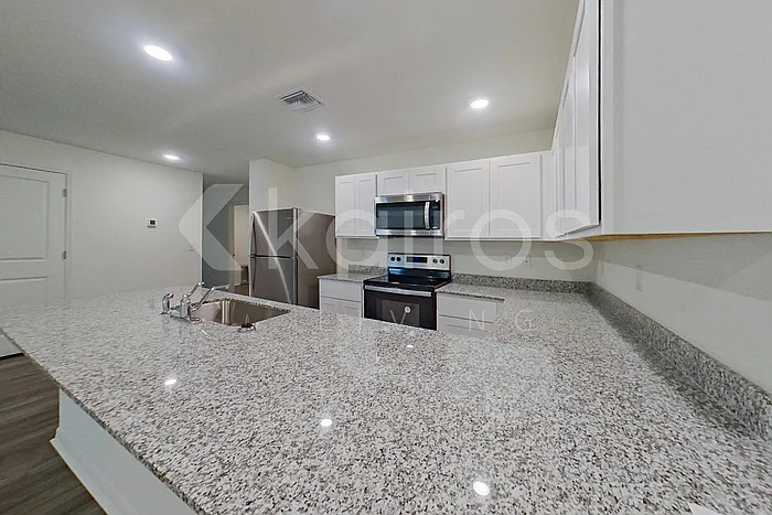 4 bed, 2.0 bath, 1665 sqft, $1,895 — Photo 3
