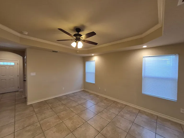6850 Lakeview Dr #101 — Photo 3