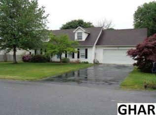 18 Auburn Cir, Boiling Springs, PA 17007