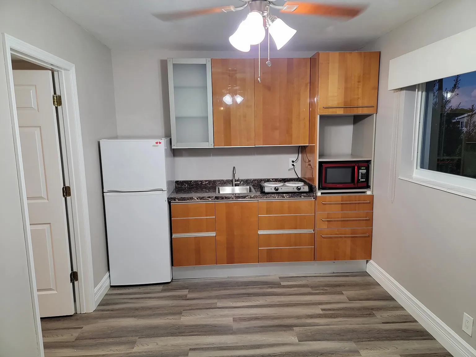 1 bed, 1.0 bath, 1210 sqft, $1,350 — Photo 4