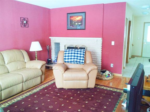 Living Room with fireplace