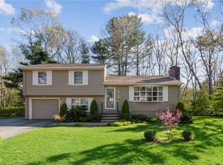 93 Oak Tree Dr, North Kingstown, RI 02852