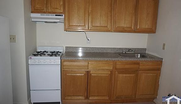 5th image of 402 Stuyvesant Ave APT 18