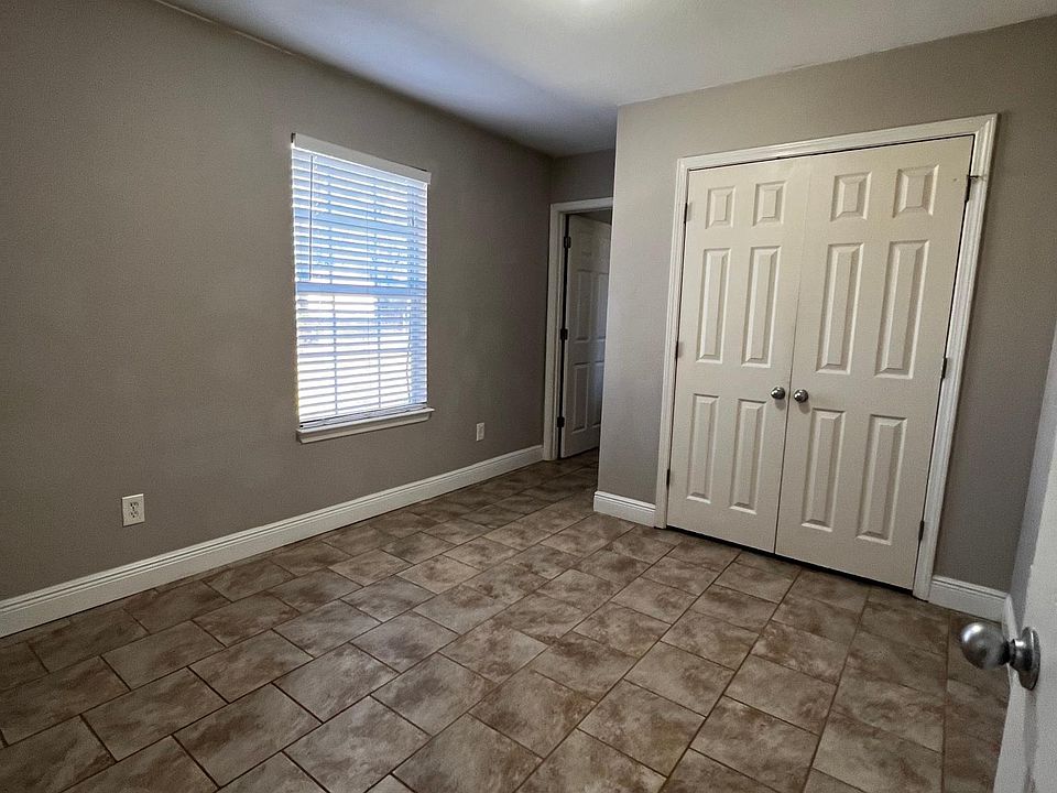 1st image of 6950 Woodley Dr #B