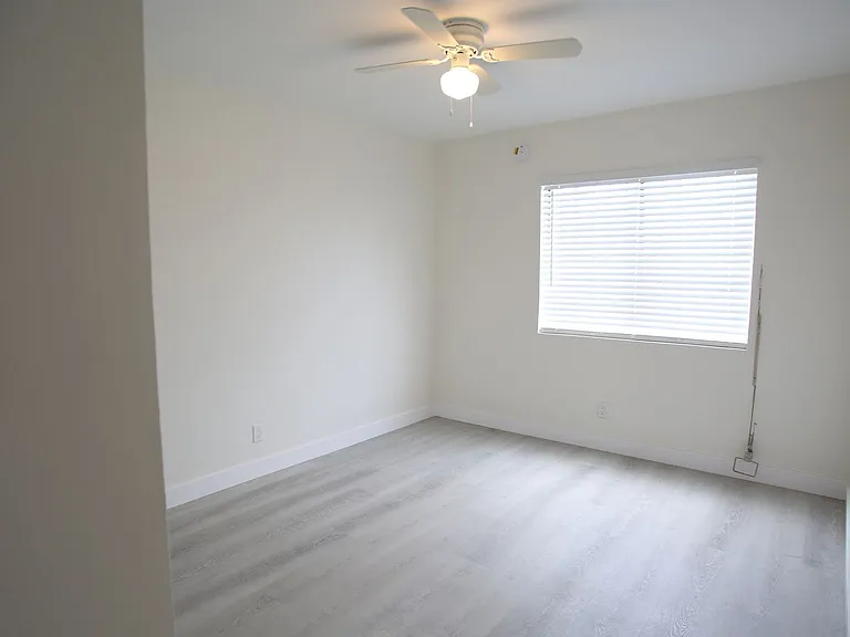 1312 W. Florence Ave — Photo 7