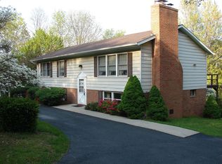 1055 Apple Orchard Cir, Berkeley Springs, WV 25411