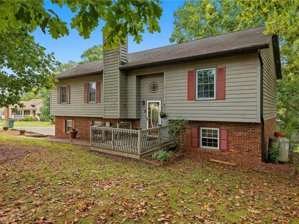 113 Little John Cir, North Wilkesboro, NC 28659