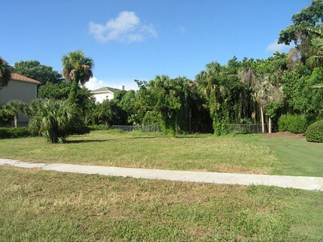 1st image of 890 Kendall Dr