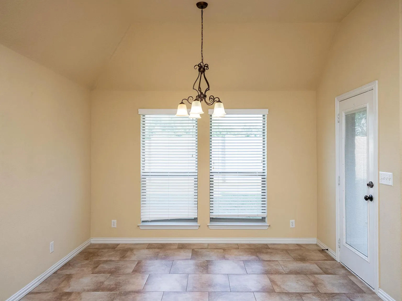 4 bed, 2093 sqft, $2,750 — Photo 3