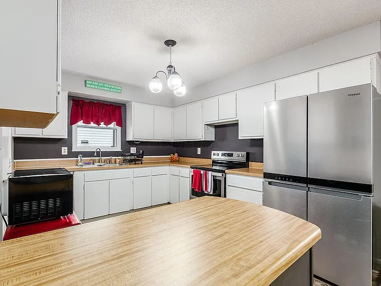 5912 Starcrest Dr — Photo 5