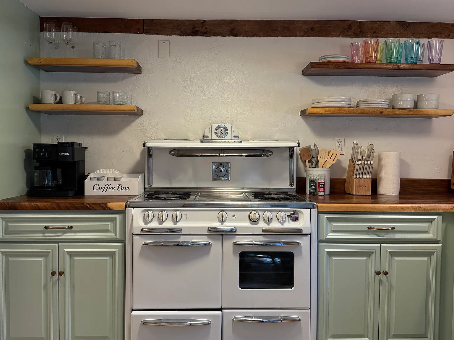 Studio, 600 sqft, $2,500 — Photo 2
