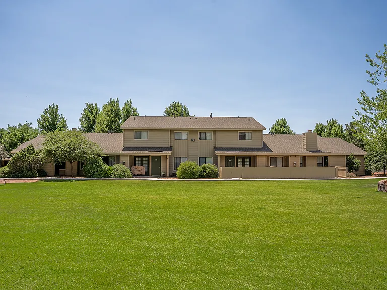 Country Club Meadows Apartments — Photo 17