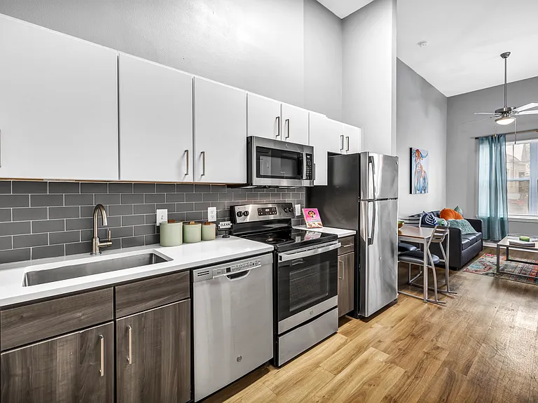 The Quarters Nueces House (Student Housing - Rent by the Bed) — Photo 79