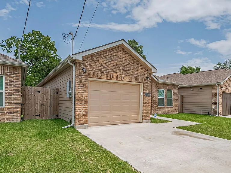 7981 Saint Louis St — Photo 38