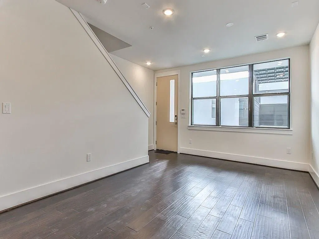 2 bed, 2.5 bath, 931 sqft, $1,995 — Photo 3