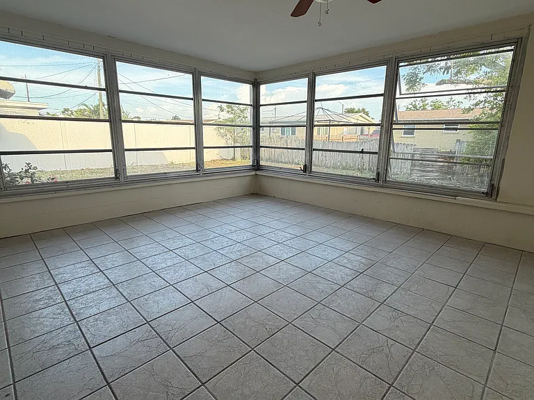 4102 Chesswood Dr — Photo 10
