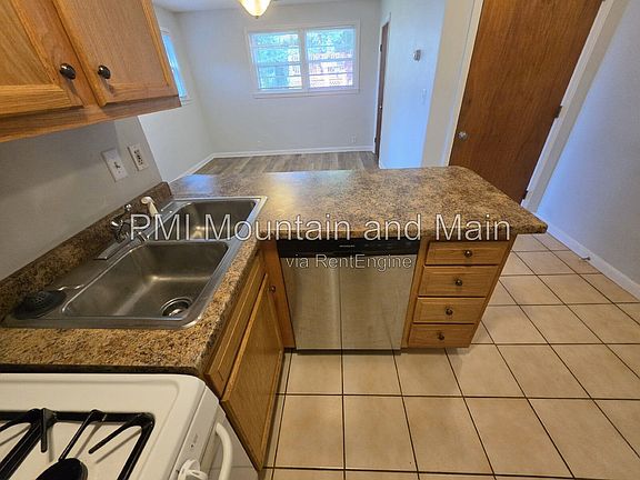 5th image of 114 Fenner Ave #B