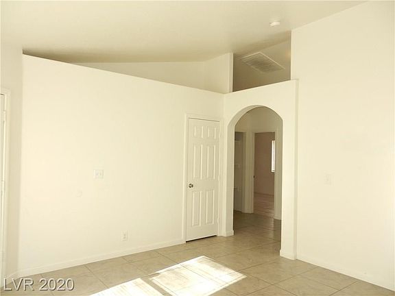 4th image of 2366 Grove Leaf St