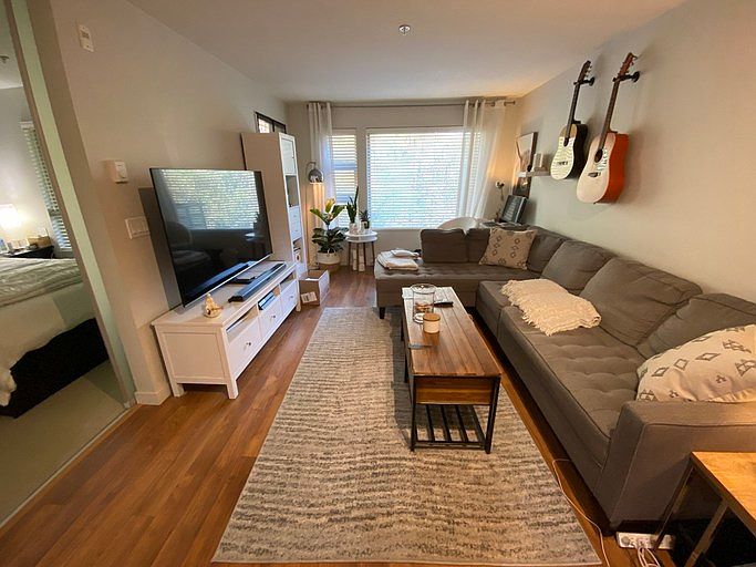 1st image of 1679 Lloyd Ave #403