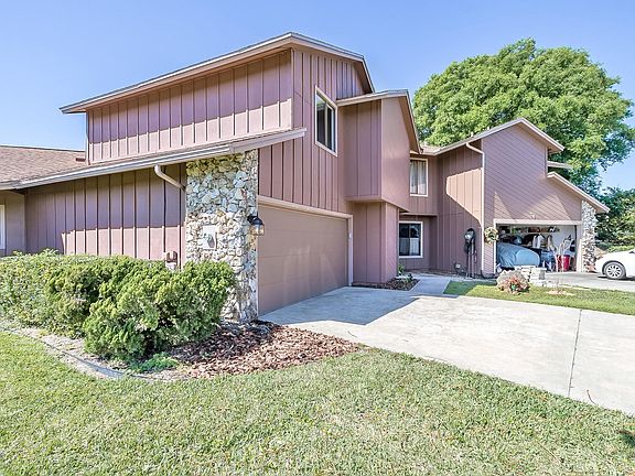 2nd image of 32 Wildwood Trl