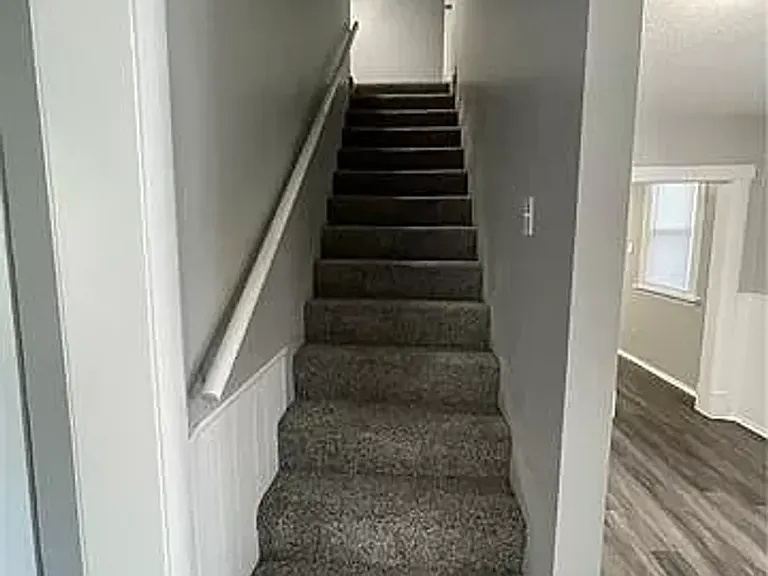 2208 Seneca St — Photo 10