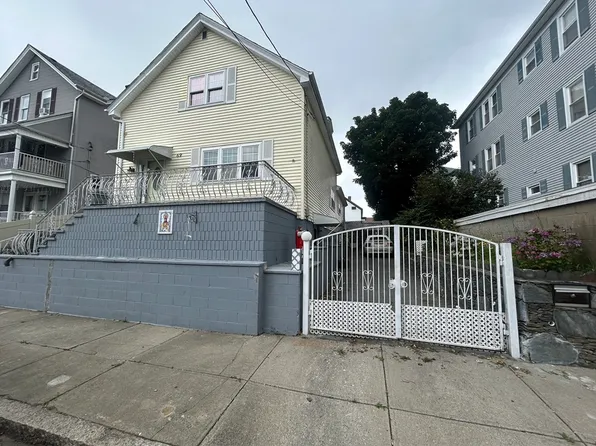 69 Mott St, Fall River, MA 02721