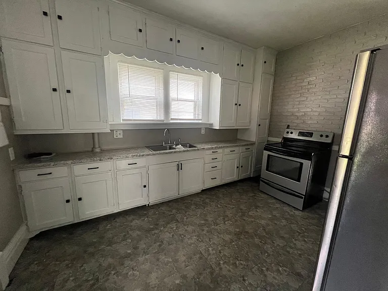 512 Phelps St — Photo 8
