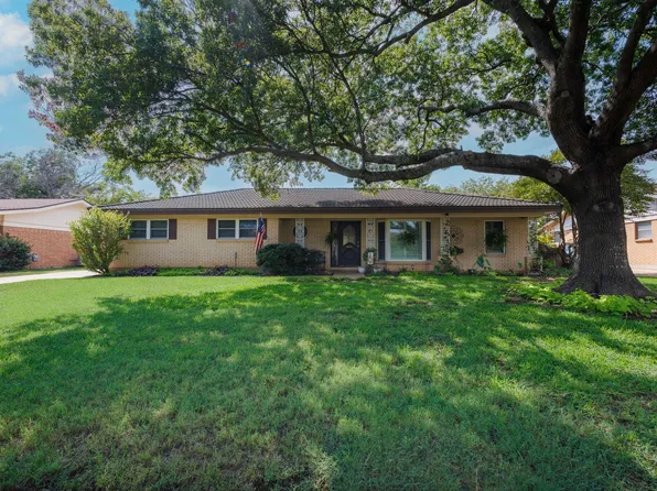 4000 Dawn Dr, Benbrook, TX 76116