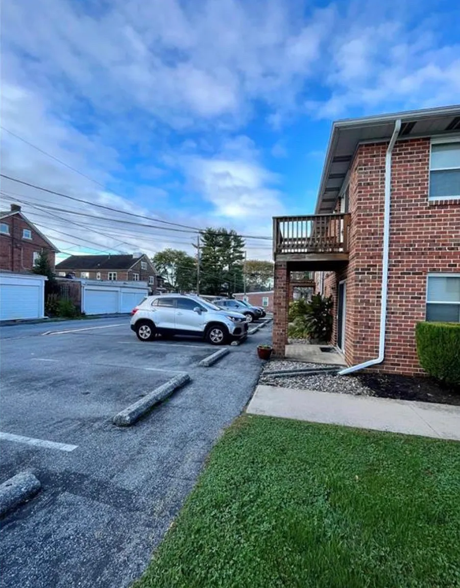 1 bed, 900 sqft, $1,345 — Photo 2