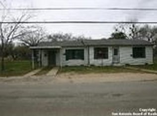 506 Zig Zag Ave, Devine, TX 78016