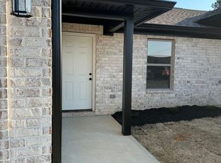100 Crestview Dr, Greenfield, TN 38230