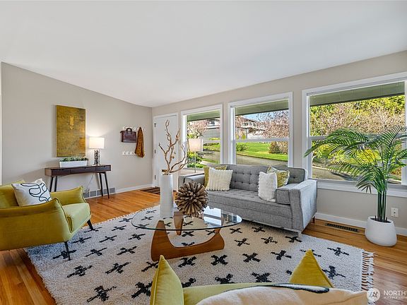 2nd image of 2415 W McGraw Street