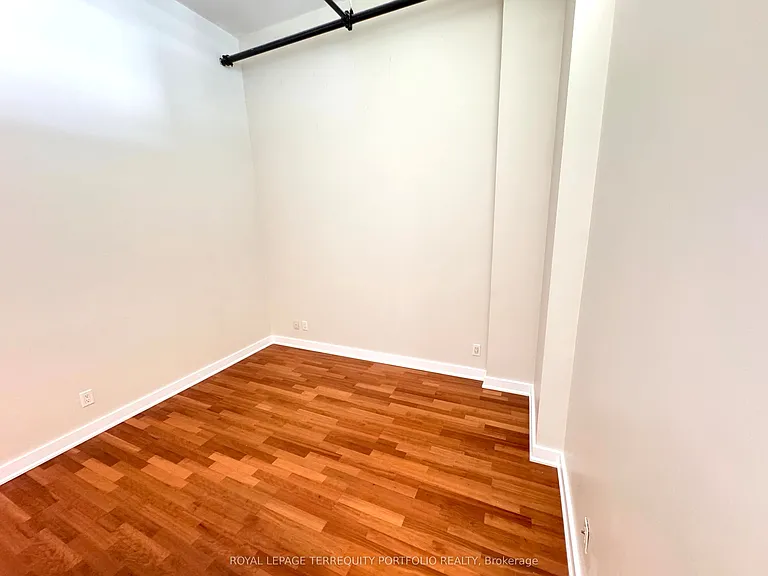43 Hanna Ave #418 — Photo 6