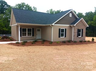 102 Lakeside Dr, Grover, NC 28073