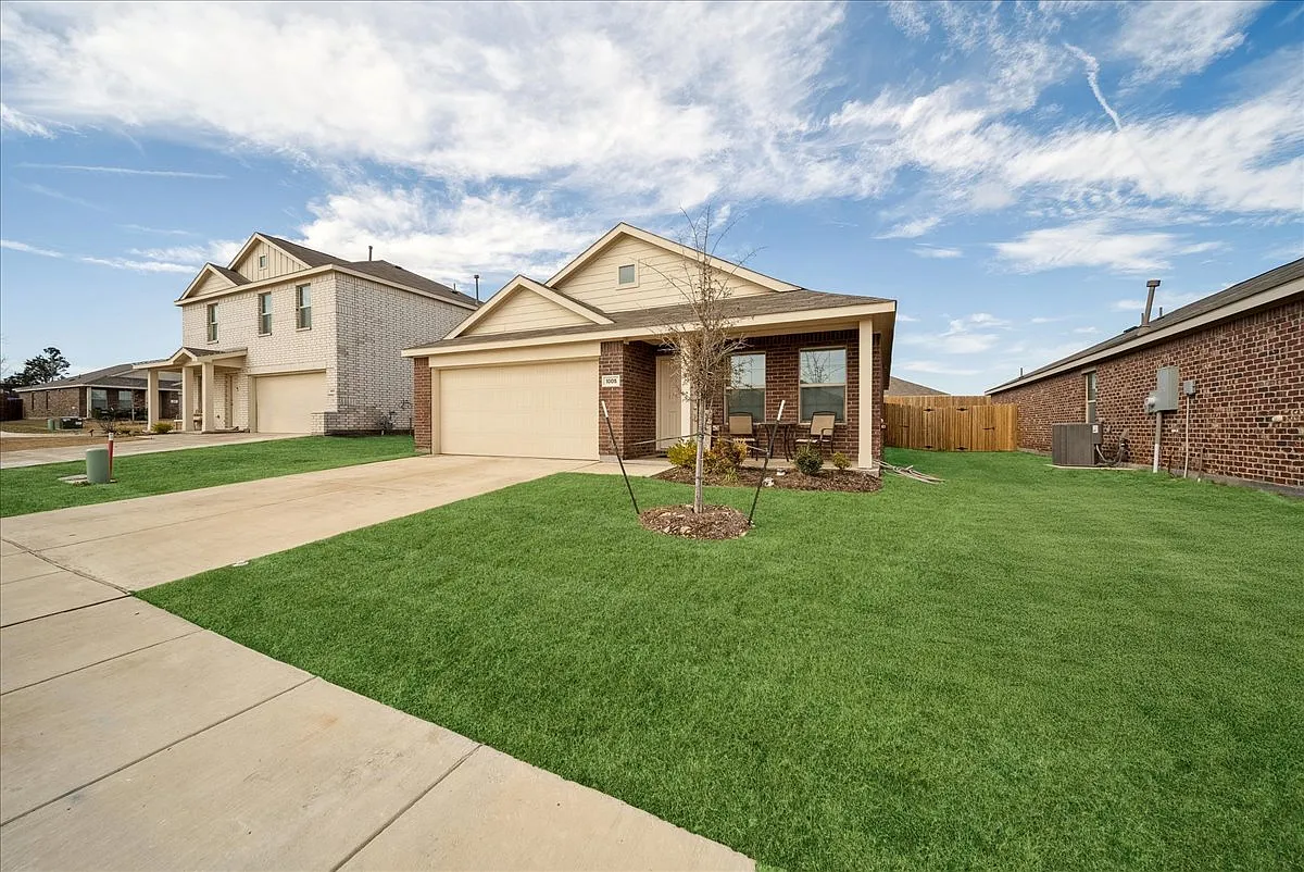 3 bed, 1302 sqft, $2,150 — Photo 2