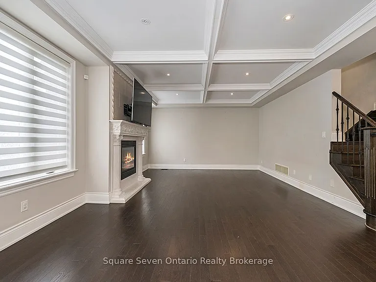 2147 Vineland Cres — Photo 20