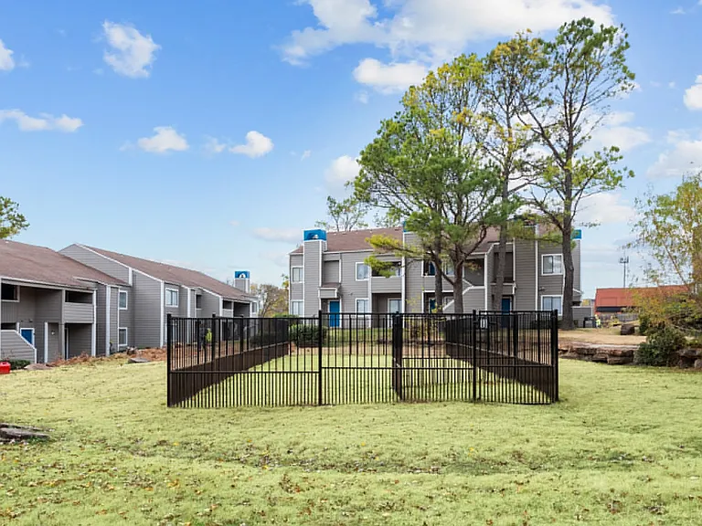 Silver Springs Apartments — Photo 31