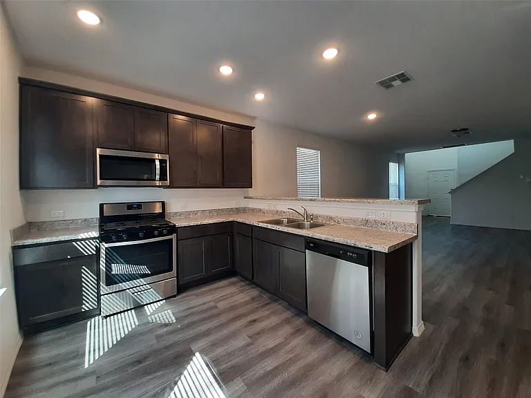 16568 Moss Ln — Photo 9