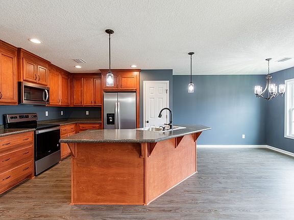 5th image of 4586 Camden Cir