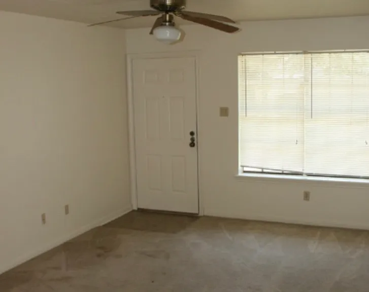 1807 Woodsman Dr #A — Photo 2
