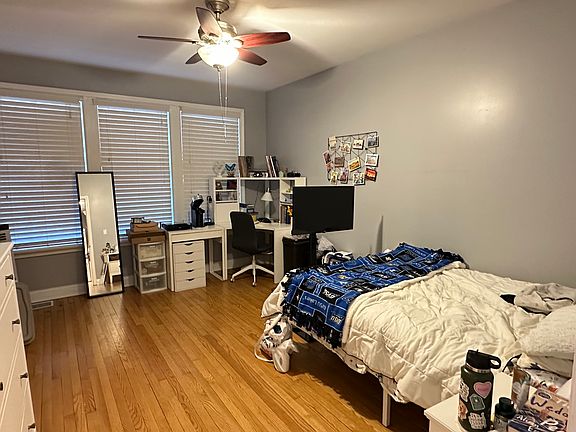 4th image of 832 S Claremont Ave #1F