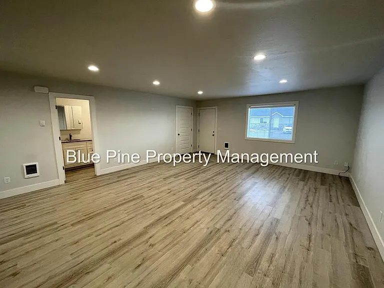 170 Opal Ct #2 — Photo 4